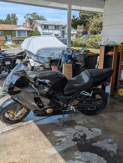 2000 original super bike. New tires, Corbin seat, zero gravity windshield, Muzzi header. Runs excell...