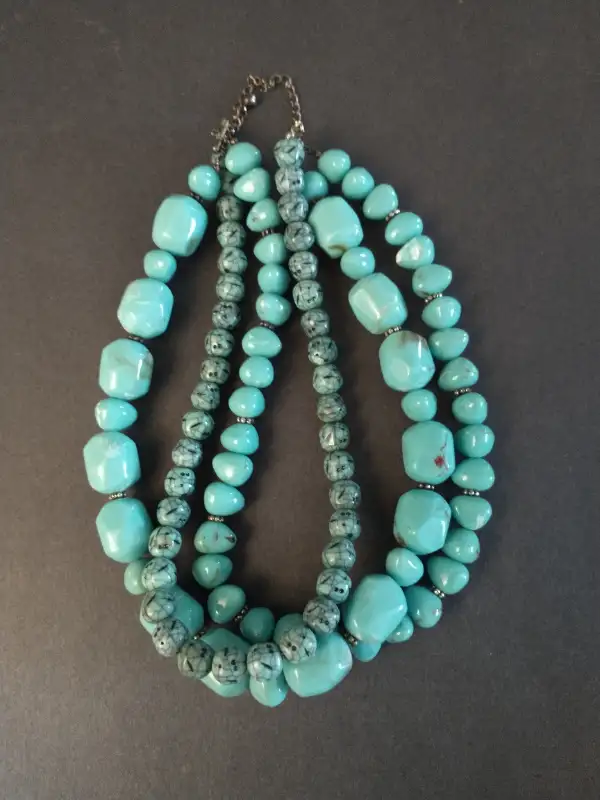 Costume jewelry necklace. in Jewellery & Watches in Oakville / Halton Region - Image 3