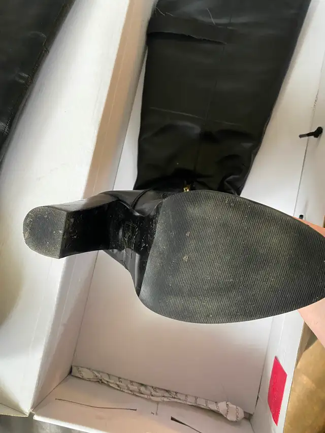 Moving sale- clothes and shoes in Multi-item in City of Toronto - Image 3
