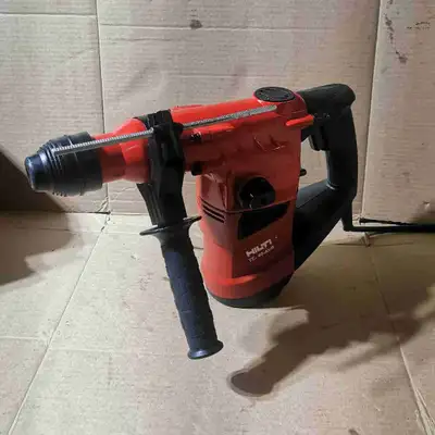 *NEW* HILTI TE-40 AVR ROTARY HAMMER DRILL, View more