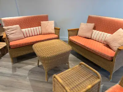 Ensemble causeuses et fauteuil, View more