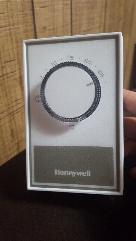 Honeywell Elictric Heat Thermostat in Other Business & Industrial in Owen Sound