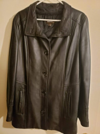 Danier Women's Black Leather Jacket/ Size Large