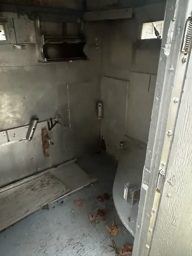 ice  hut/ shelter in Fishing, Camping & Outdoors in Muskoka - Image 8