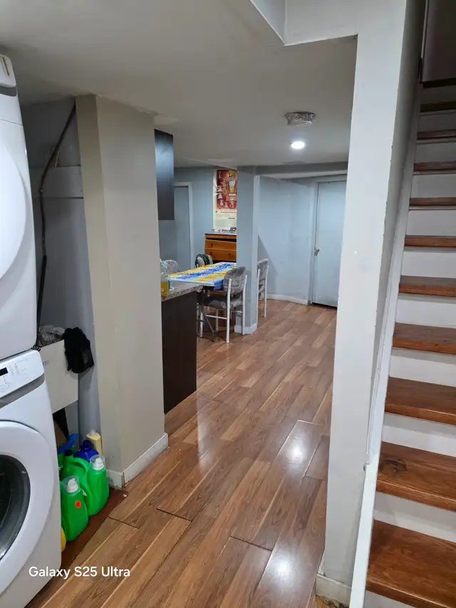 Female accomodation available in Brampton Basement from Nov 1st.