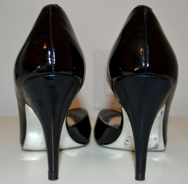 Anne Klein Black Patent Leather Peep Toe Pumps Heels Size 5.5 in Women's - Shoes in City of Toronto - Image 4