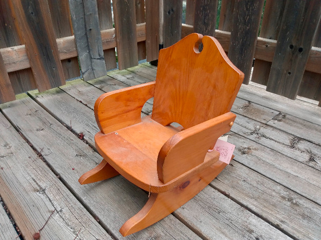 Quality wooden DOLL Rocking chair in Toys & Games in City of Toronto - Image 4