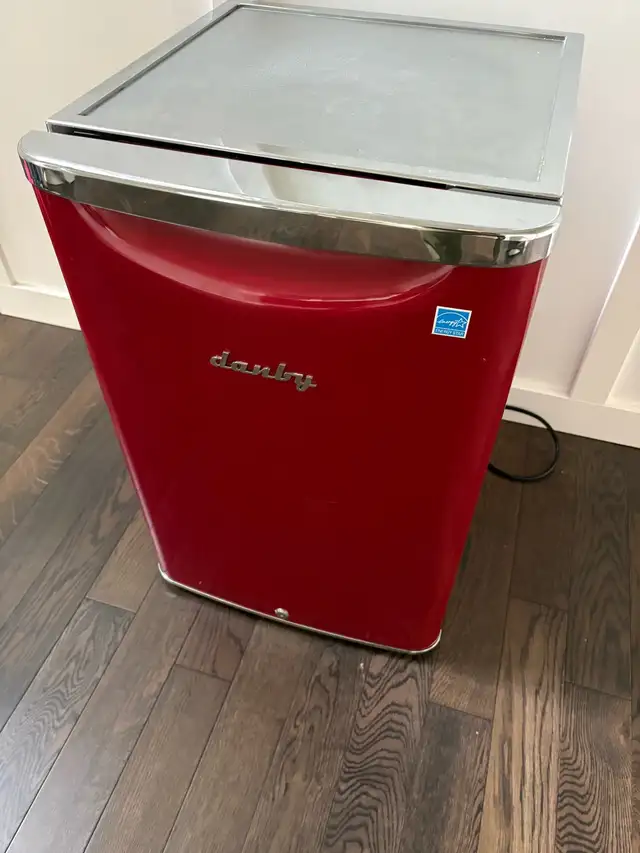 Mini fridge in Refrigerators in London - Image 6