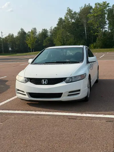 2010 Honda Civic Coupe. Runs and drives great mechanically and has been well maintained. * Mechanica...