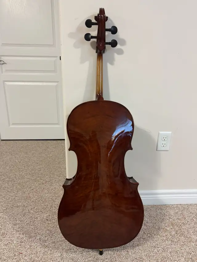 1/2 size Cello with Case and Bow554751553333504003