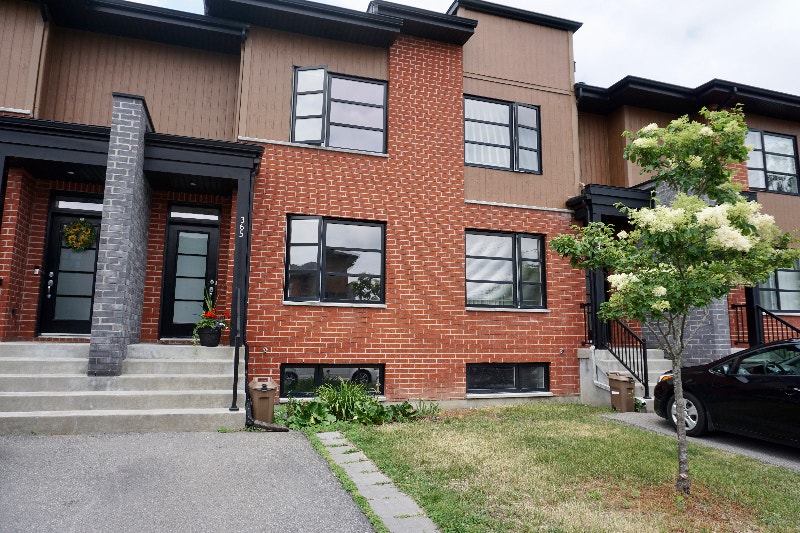 Avenue AndréChartrand, VaudreuilDorion, QC