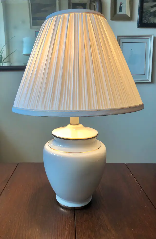 Cream Ceramic Gold Detail Table Lamp Tri light Lighting Home in Indoor Lighting & Fans in Calgary - Image 3