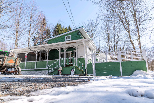 Chalet Au Pignon vert en Estrie à louer dans Locations temporaires  à Sherbrooke