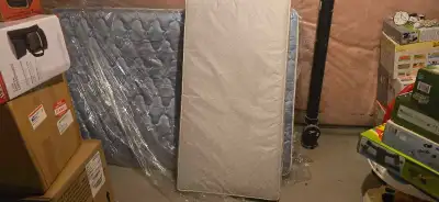 Graco baby crib with mattress, new condition, View more