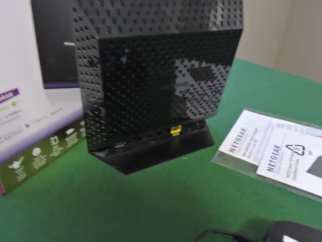 Netgear R6250 Smart WiFi Router in Networking in Leamington - Image 3