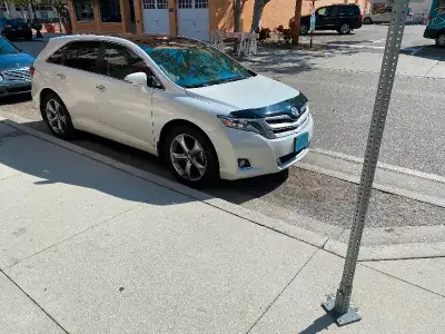2016 TOYOYA VENZA LIMITED V-6 AWD ONE OWNEER EXCEPTIONAL CONDITION ALL WINTERS DRIVEN IN FLORIDA. NE...
