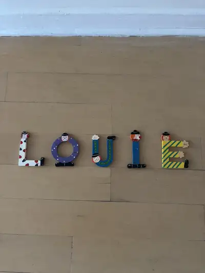 In good condition and set for 20$. Average size for each letter is 7cm X 7cm and 6mm thick.