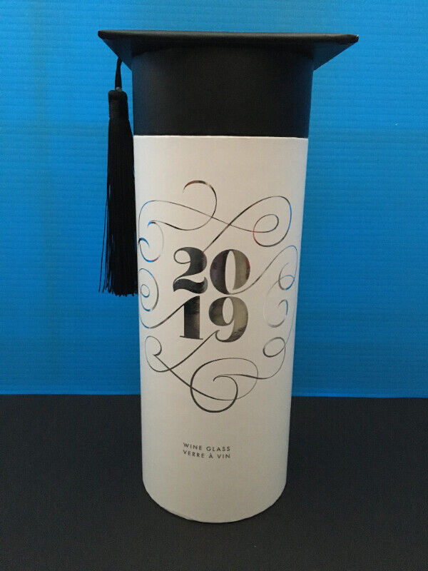 CLASS OF 2019 - Unique, commemorative Wine Glass in Arts & Collectibles in Calgary - Image 3