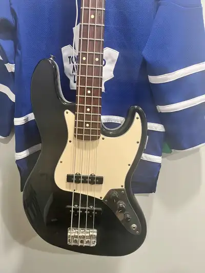 Fender Mexican Jazz Bass, View more