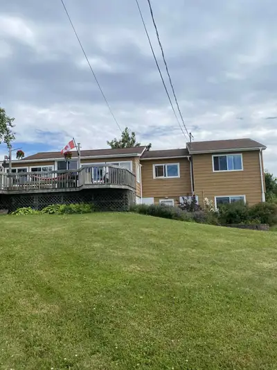 4 bedroom furnished water view winterized cottage