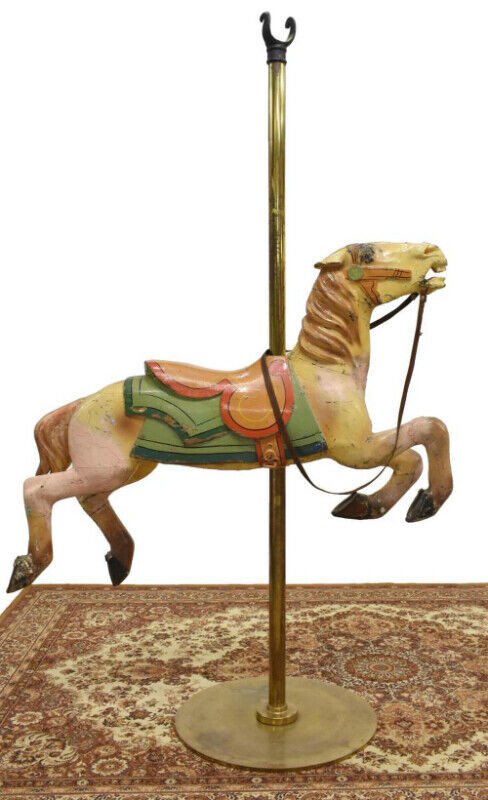Cheval de carrousel antique Allan Herschell' en bois peint, 1920 dans Art et objets de collection  à Longueuil/Rive Sud