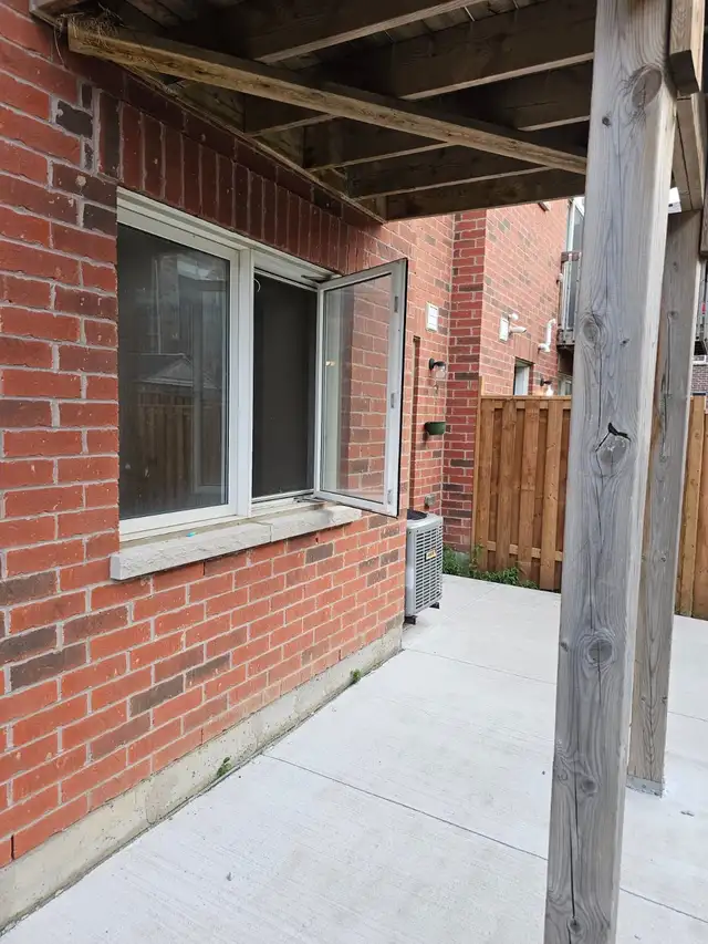 Walkout basement studio for rent in Houses for Sale in Oakville / Halton Region - Image 6