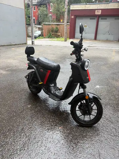 Prix négociable Garder dans un garage chauffé en hiver Presque jamais utilisé En très bon état