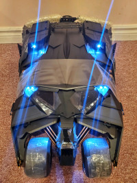 Hot Toys 1/6 Scale The Dark Knight Batmobile Tumbler, brand new