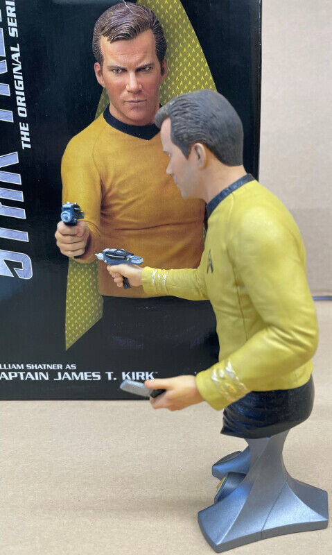 Star Trek Original Series Titan Merchandise Captain Kirk Bust in Arts & Collectibles in Regina - Image 3