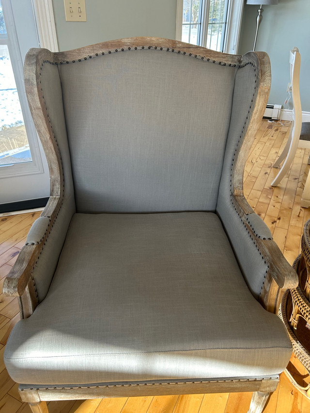Large accent chair in Chairs & Recliners in Charlottetown