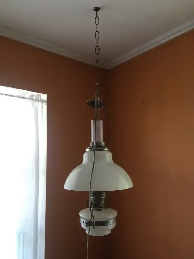 ALADDIN - ANTIQUE ELECTRIC HANGING WHITE MOONSTONE LAMP in Indoor Lighting & Fans in Belleville - Image 5