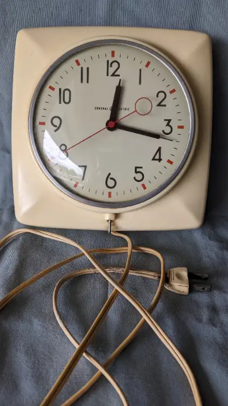 Vintage Wall Clock by GE in Home Décor & Accents in Ottawa - Image 4