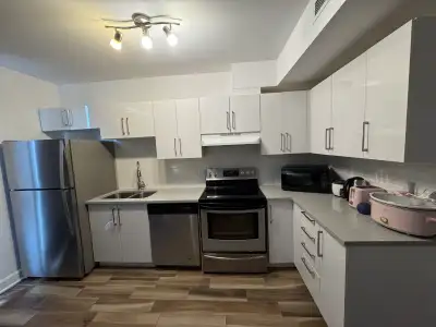 Lease transfer, Cote Saint-Luc, studio apartment, *Available October 1. Rent is 1250 per month. *Par...