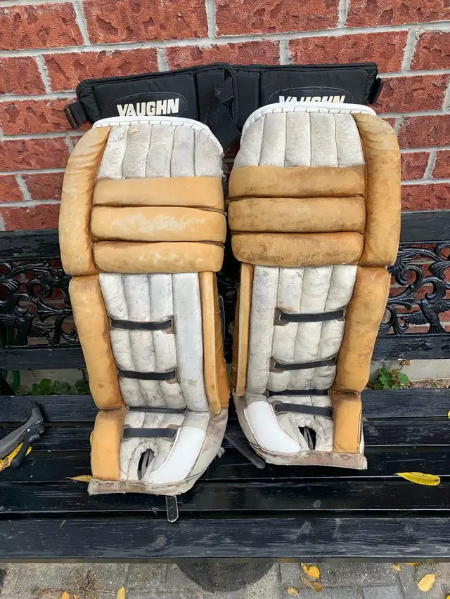 Vintage Goalie Pads in Hockey in Markham / York Region - Image 2