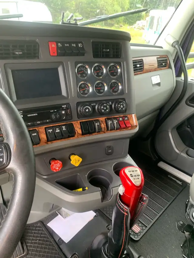 2020 Kenworth 680 in Heavy Trucks in Truro - Image 5