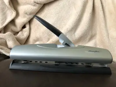 Swingline Desktop Heavy Duty 3 Hole Punch (Brampton), View more