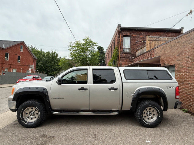 2007 GMC sierra CrewCab 4X4 1500 in Cars & Trucks in City of Toronto - Image 2