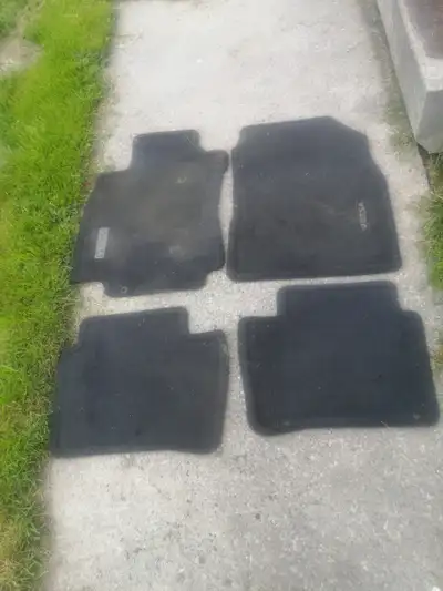 4 tapis en tissu noir