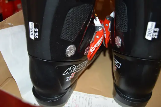 Nordica Firearrow Team 3 Youth Ski Boots - Mondo 25.5 BSL 305 mm in Ski in Markham / York Region - Image 7