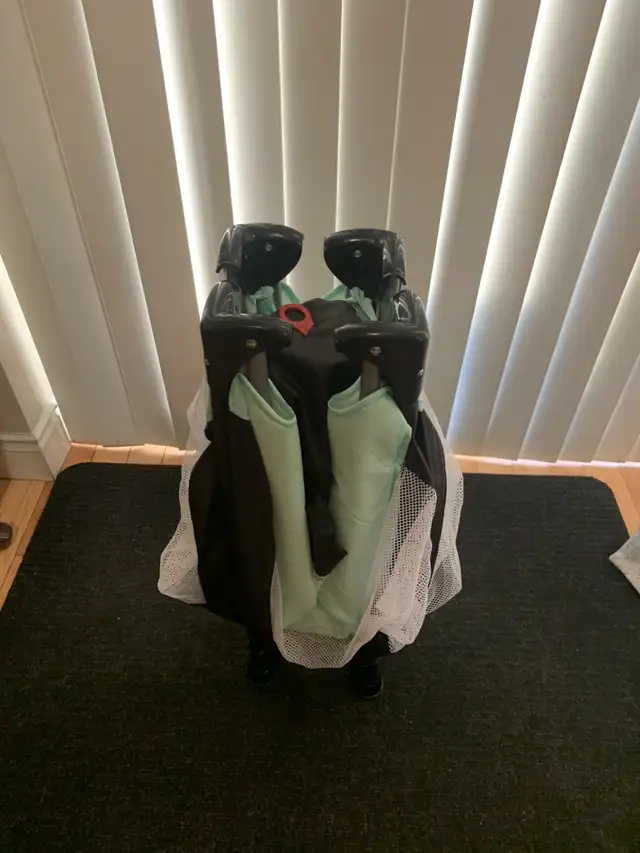 Dream On Me - Fold Up Crib in Cribs in Kingston - Image 5