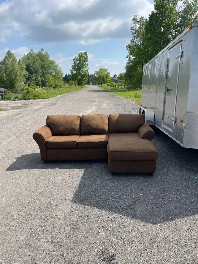 *FREE DELIVERY* Canadian Made Sectional Couch62863281040002123