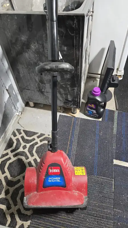 TORO ELECTRIC SHOVEL in Snowblowers in Laval / North Shore - Image 4