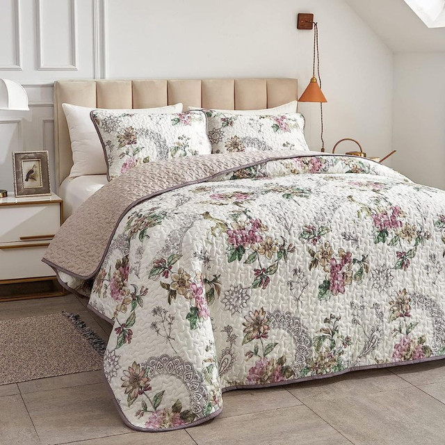 New 3 PC Pink &amp; Beige Floral  Quilt Set • QUEEN $85 / K $90 in Bedding in Barrie - Image 2