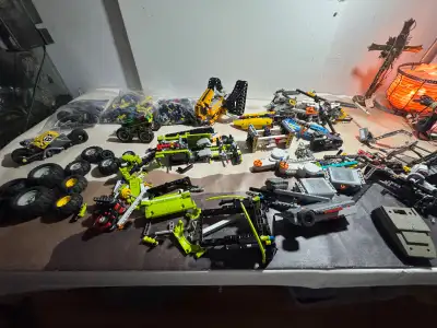 LEGO, LEGOS, TECHNIC, SETS, PARTS, IN BULK, PULL BACK MOTORS, ETC HUGE LOT OF TECHNIC, SEVERAL MOTOR...