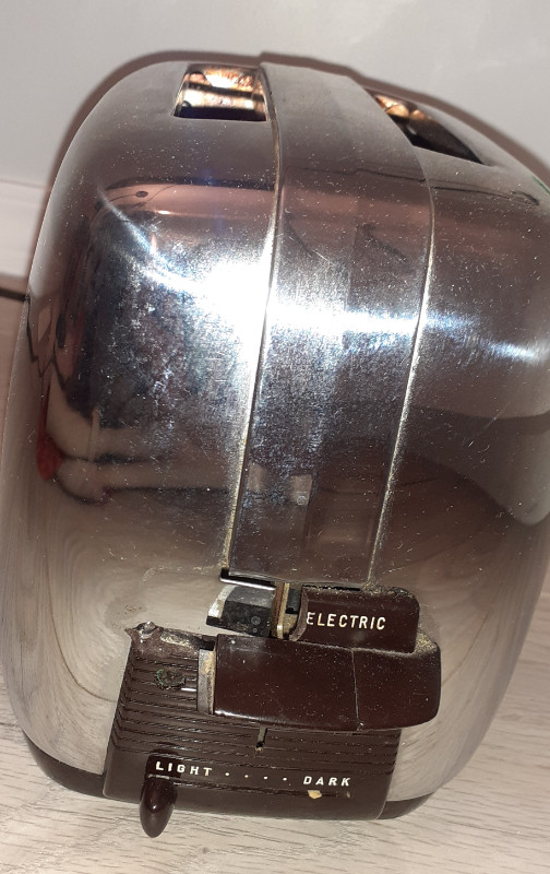 VINTAGE TOASTER GE GENERAL ELECTRIC cca 1950s, T31C STAINLESS in Arts & Collectibles in Calgary - Image 3