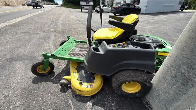 John Deere Z245 zero turn lawn mower in Lawnmowers & Leaf Blowers in Mississauga / Peel Region - Image 6