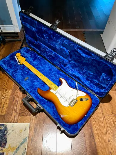 Fender 75th Anniversary Stratocaster (USA) Sunburst Dimarzio, View more