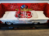 1:18 Diecast Road Signature 1958 Pontiac Bonneville Pace Car