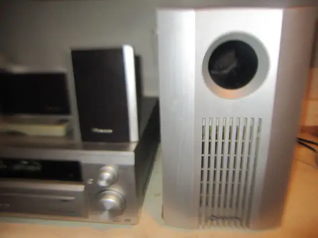 Pioneer Stereo Receiver  VSX D414  Sub Woofer  Speakers Remote in General Electronics in City of Toronto - Image 4