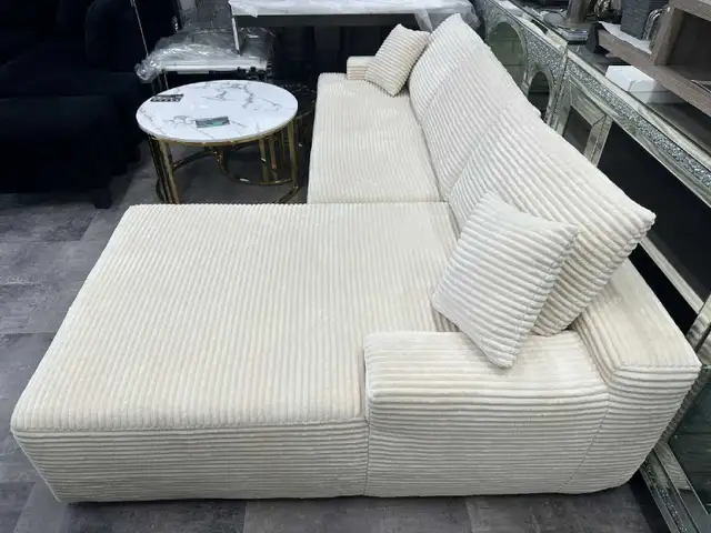 sofa beige neuf in Couches & Futons in City of Montréal - Image 3